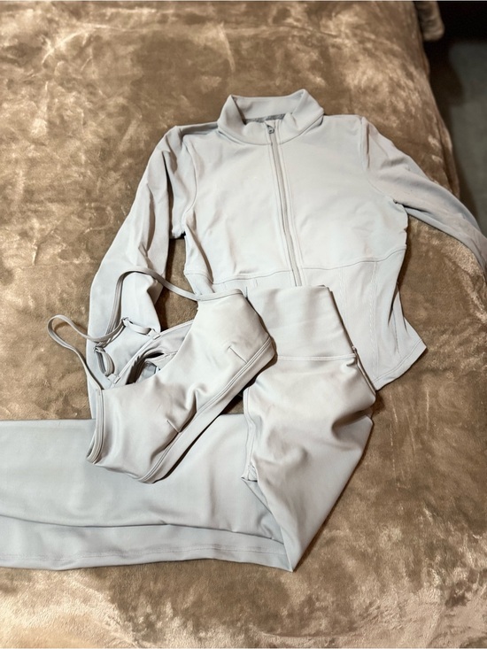 ALO Yoga Pants - ALO Yoga Light Gray 3-Piece Active Set: Zip Jacket, Leggings & Sports Bra